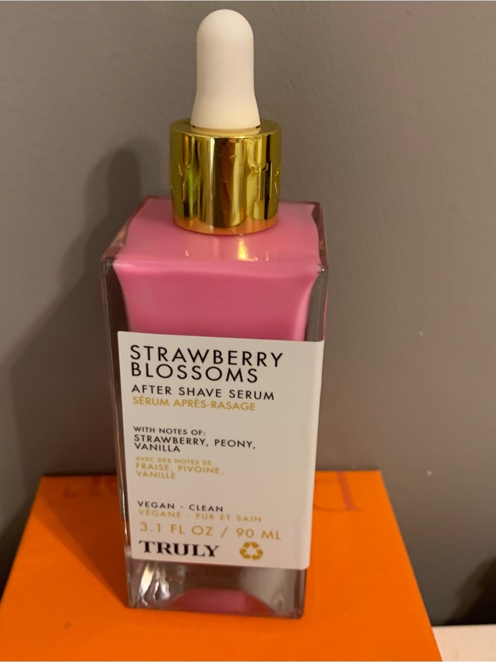 Truly Strawberry Blossoms After Shave Serum
3.1fl oz/90ml NEW